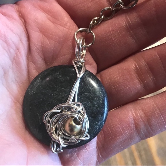 Handcrafted wire wrapped faux stone keychain - Picture 4 of 5